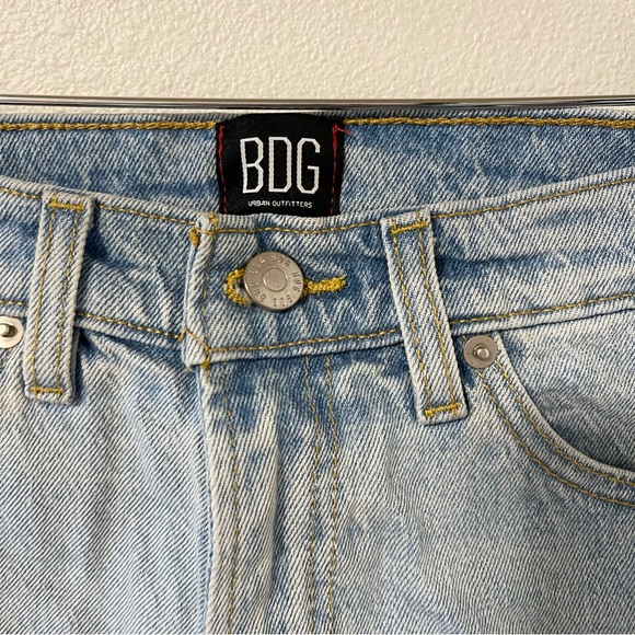 Urban Outfitters BDG Girlfriend High Rise Cutoff Denim Shorts Raw Hem Light-26 - Picture 4 of 11